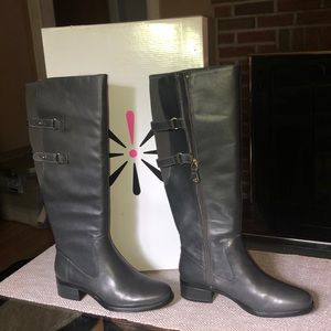 Issac Mizrahi Women’s black boots size 6M